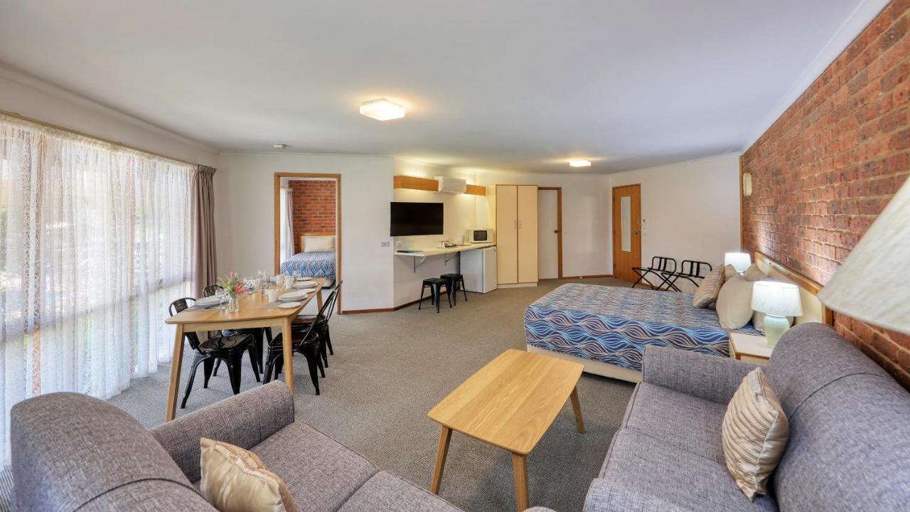 Tooleybuc Club Motor Inn Экстерьер фото