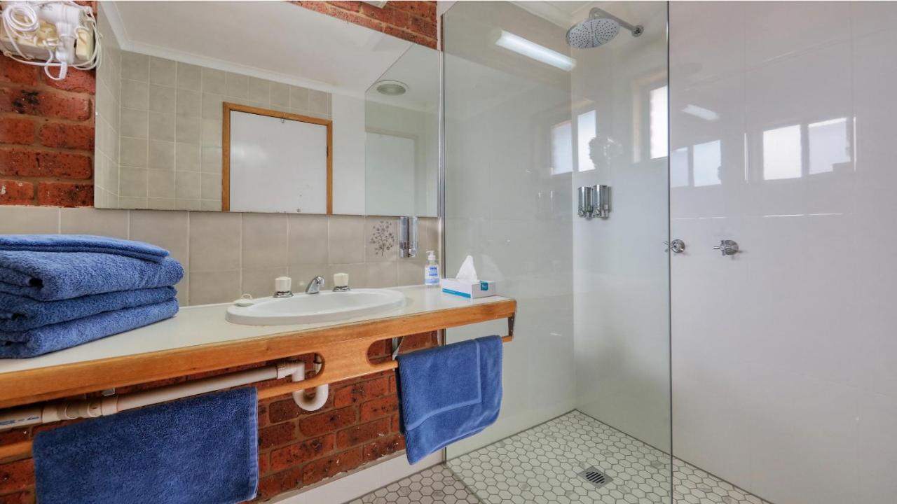 Tooleybuc Club Motor Inn Экстерьер фото