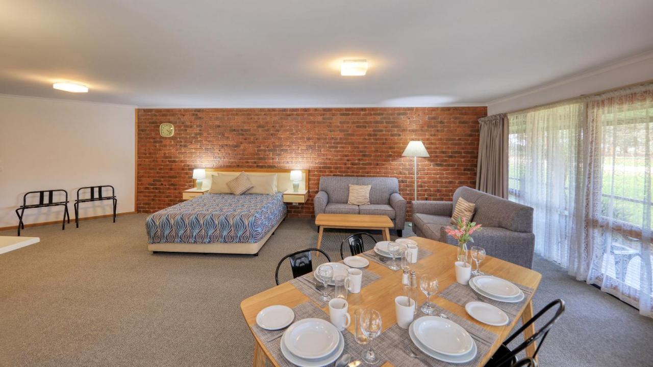 Tooleybuc Club Motor Inn Экстерьер фото